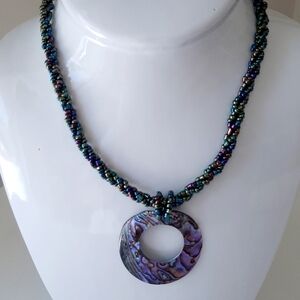 CRUZ ACCESSORIES ABALONE SHELL NECKLACE